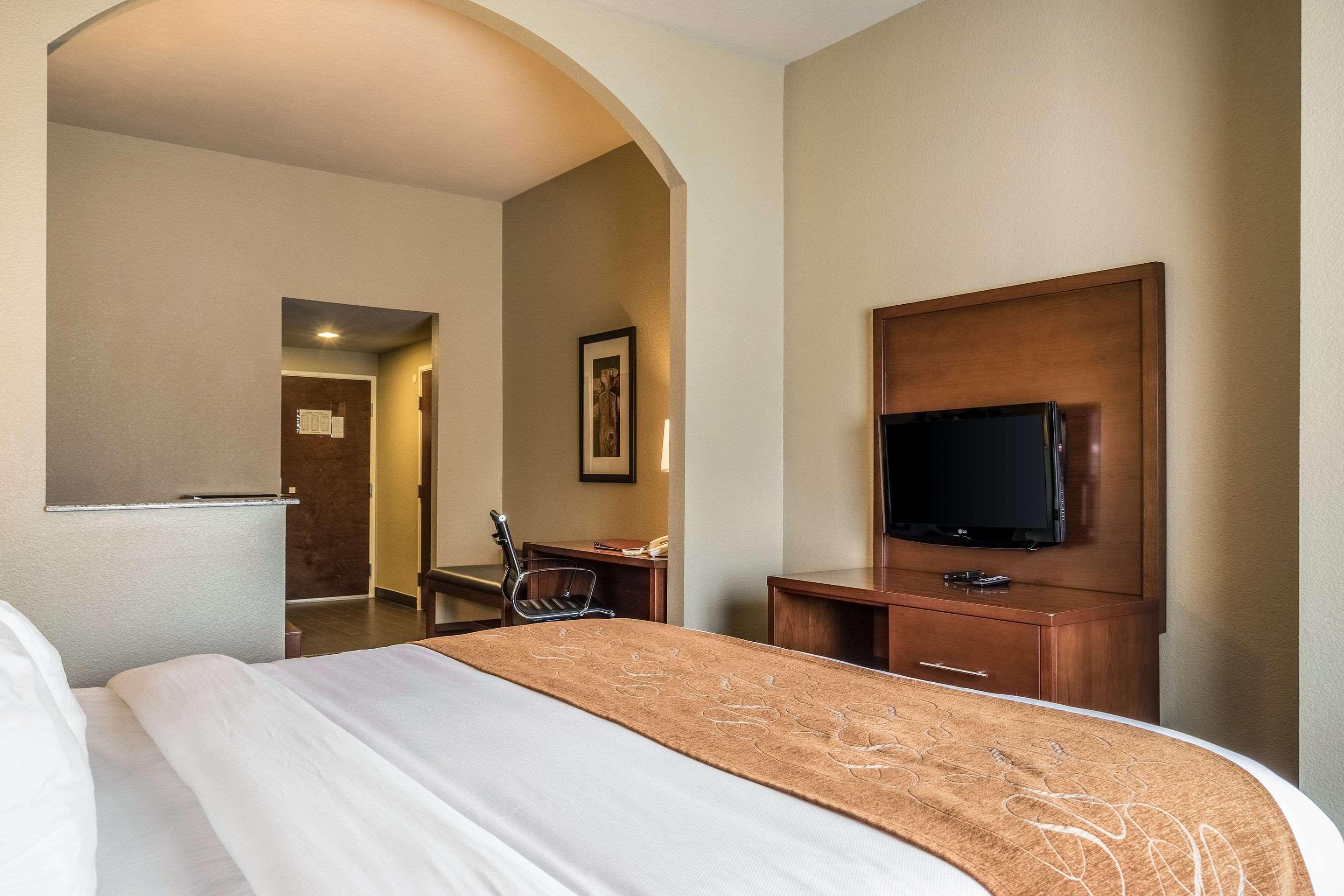 Comfort Suites Near Texas State University San Marcos Exterior photo