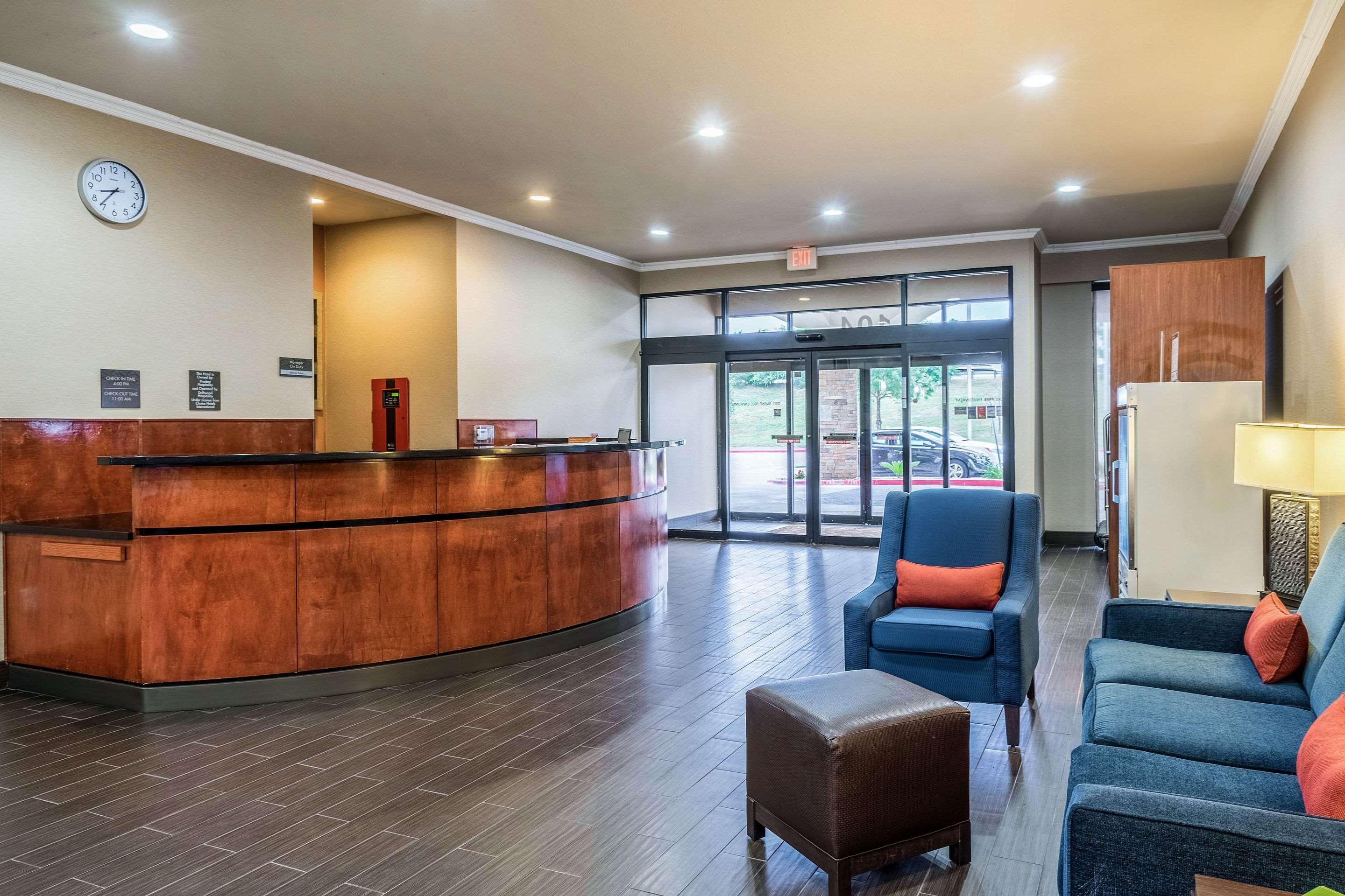 Comfort Suites Near Texas State University San Marcos Exterior photo