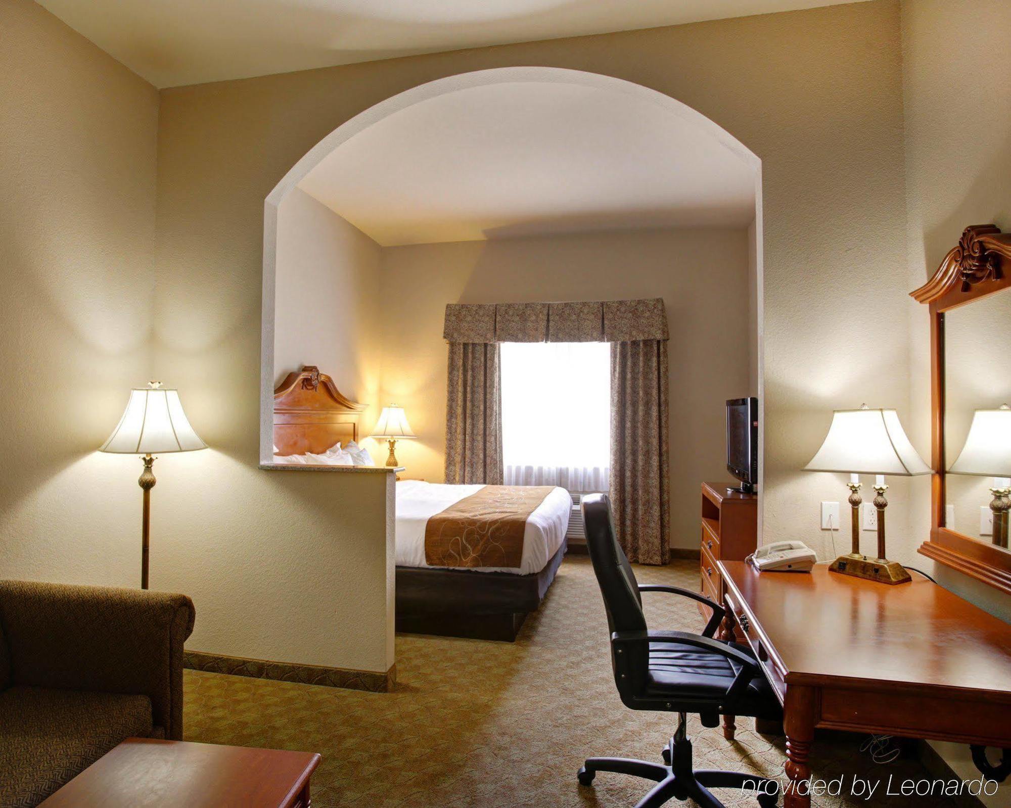 Comfort Suites Near Texas State University San Marcos Exterior photo