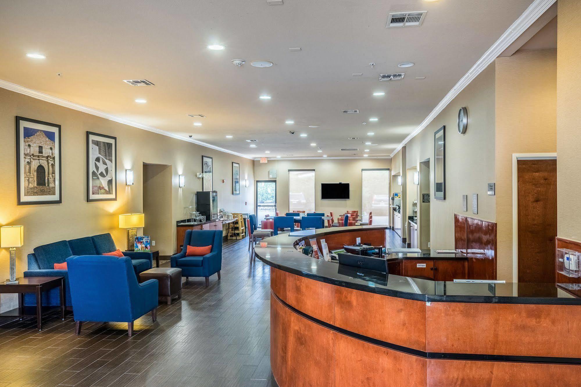 Comfort Suites Near Texas State University San Marcos Exterior photo